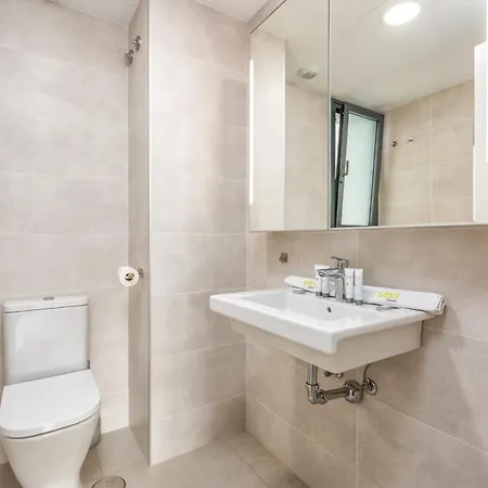 Vivi Homes - Sunny Views Wellness, Gym, Pool & Sea View Apartment *