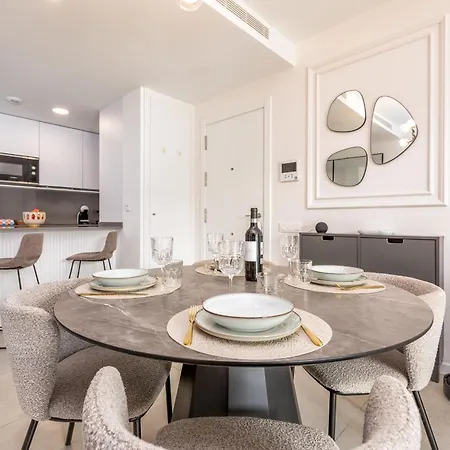 Vivi Homes - Sunny Views Wellness, Gym, Pool & Sea View *