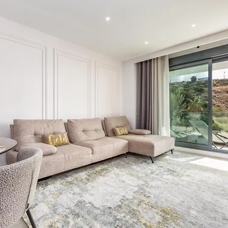 Vivi Homes - Sunny Views Wellness, Gym, Pool & Sea View Fuengirola
